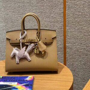 Classic Hermes Bag: A Stylish and Versatile Choice for Elegance